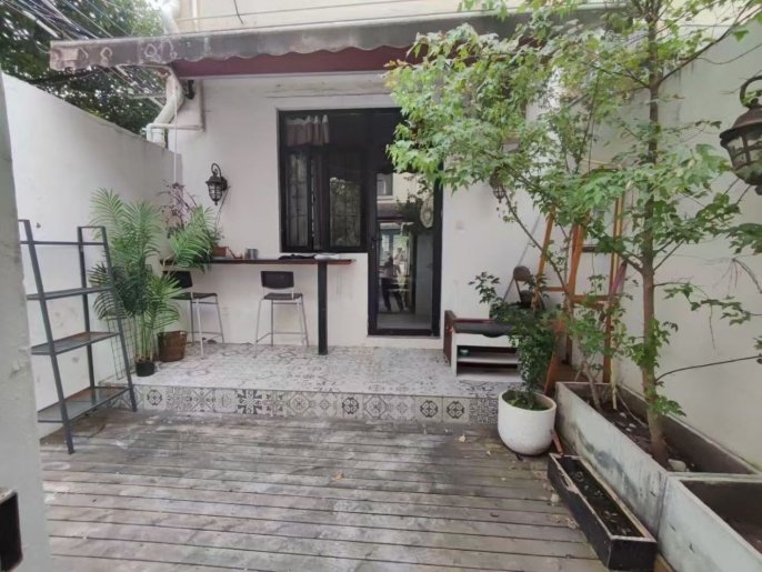 Cozy loft style 1br with large Yard Nr L10
