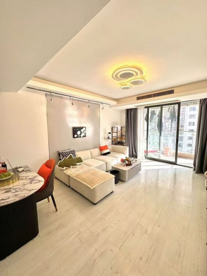 Nice compound 2Brs/1Lr/1Bt apt nr Zhenping rd,M3/4/7