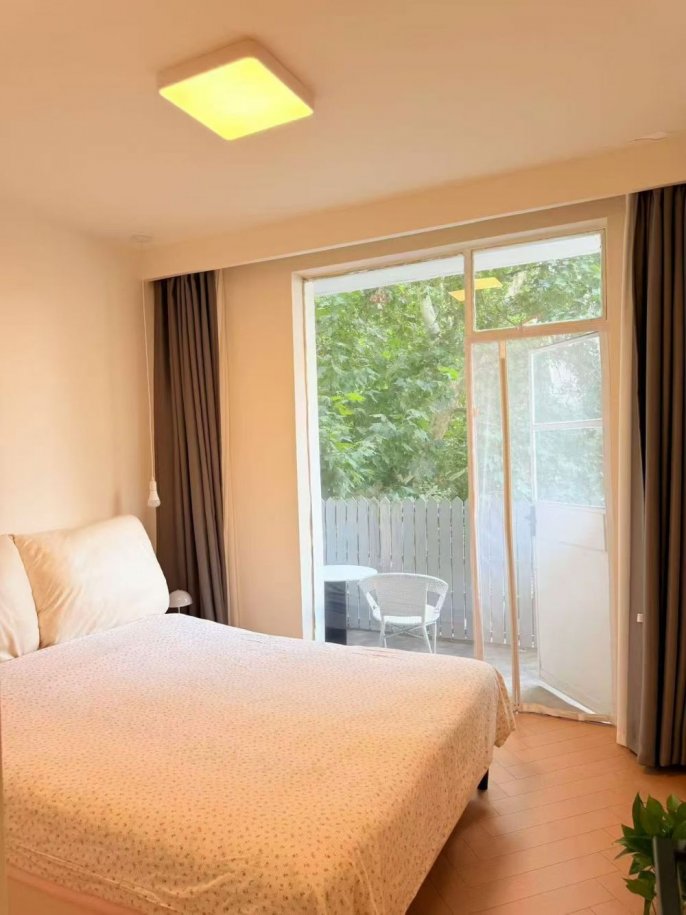 Cozy 1br with Floor heating and Outdoor Balcony near Line 10/11 Jiaotong University St.