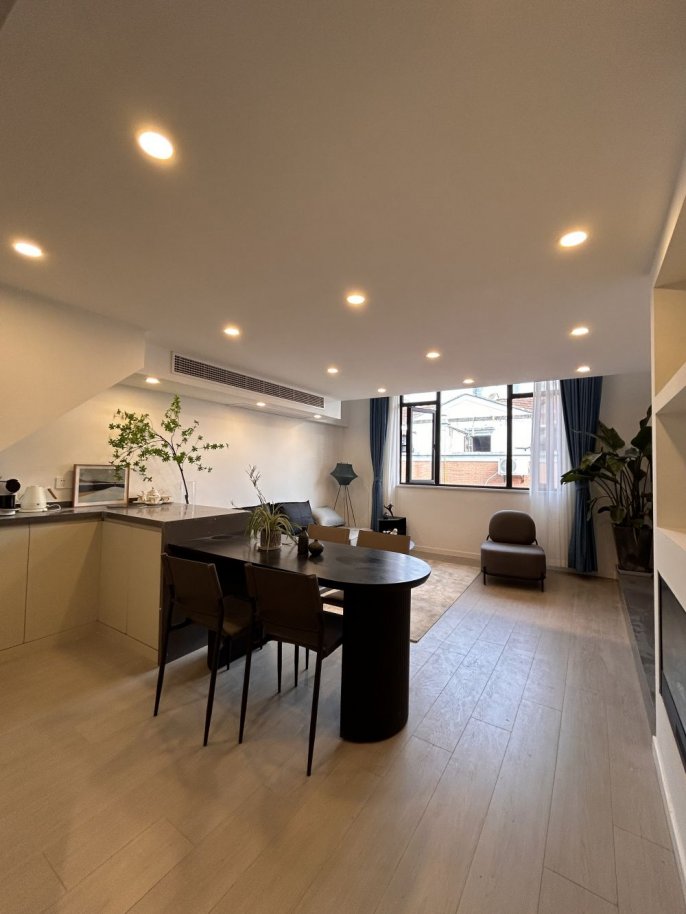 Newly renovated spacious 1+1Br | Jing'an Temple Mt | |Heating+ Central AC