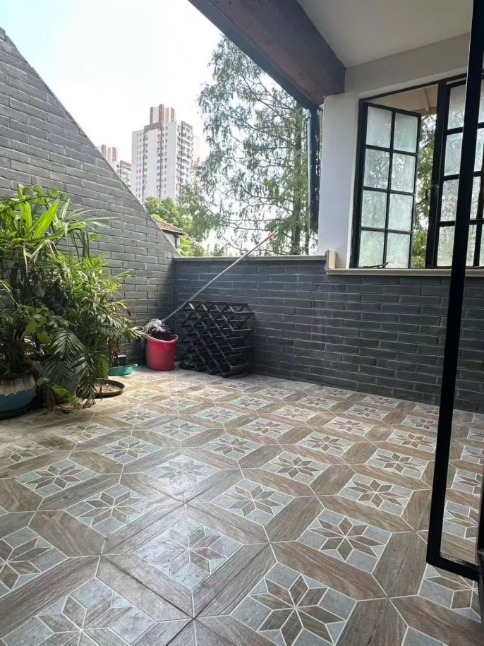 2 Spacious Brs, 1 Living room with Terrace, Wuyuan/Wulumuqi rd @ Changshu metro L1&7