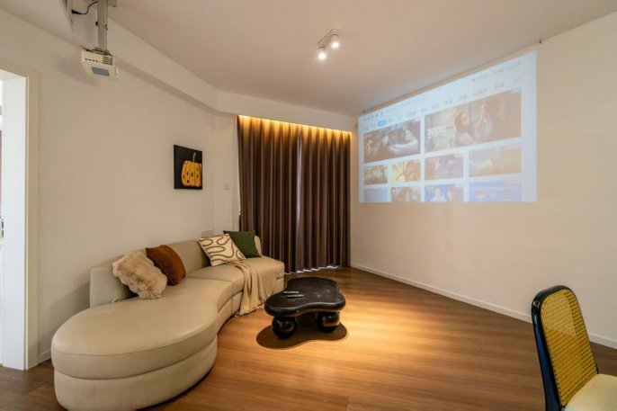 Homey 2br elevator apt at Jing'an Line 7