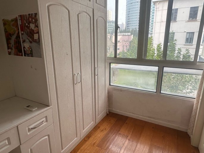 Cozy room in 2br apt near line 1/7/9/11 Xujiahui/ Zhaojiabang lu/ Hengshan lu