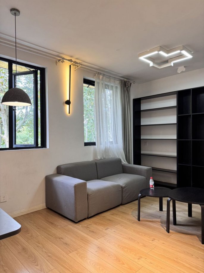 Good value 2Br/2Lr/1Bt on famous Yuyuan rd Close to L2/11 Jiangsu Rd Station