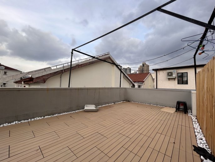Good lane house 1Br Apt + rooftop terrace | Changshu rd & South Shanxi rd
