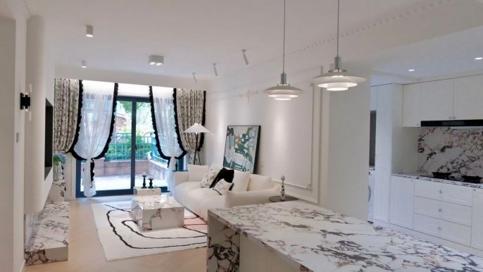 Modern 3Brs in The Courtyards