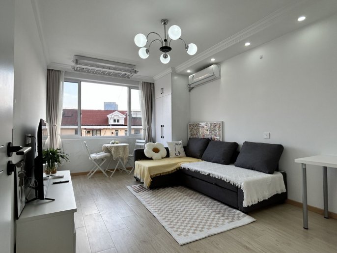 Bright 1BR Apt / Zhong Shan Park /Sapcious 1Br + elevator 8.9K