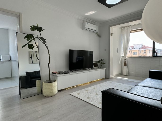 Impressive 1BR Apt / Zhong Shan Park /Sapcious 1Br + elevator 8.6K