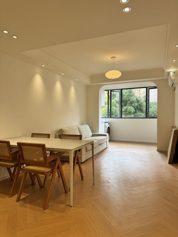 Modern 1BR Apt Nr Jiaotong Univer. Metro/Bright +South / 9.9K