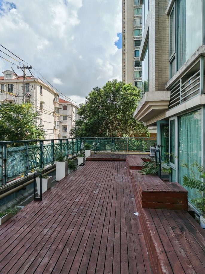 3 Brs, 2 Baths with Huge terrace, 160 sqm @ Zhaojiabang rd L7&9