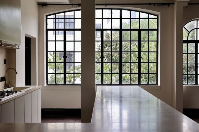 Cross west Nanjing road 66 Plaza 2bdrs old apartment for rent