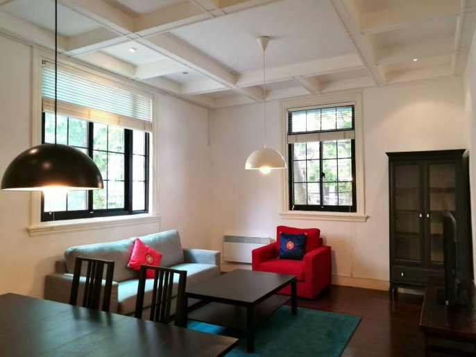 High ceiling 1br Nr south shaanxi Rd M1/10/12