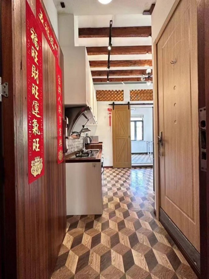 Unique 1 br with many windows in Old XuHui ,easy to Shanghai Library L10
