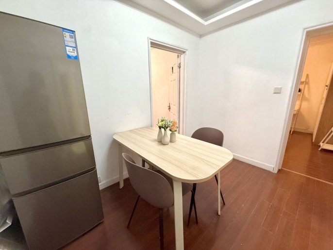 3BD-Jiangsu Rd, 10 minutes walk to JingAn Temple
