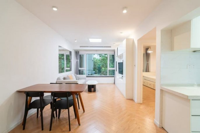 Full furnished 2brs & balcony/oven @Jiangsu Rd & Line 2/11