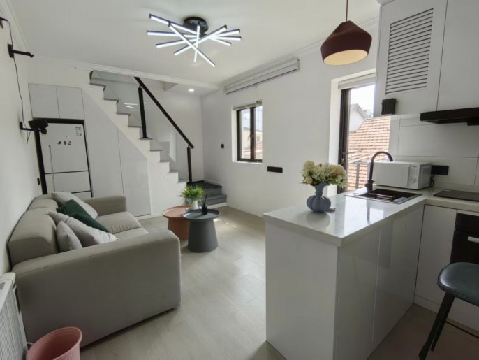 New decoration 1br/2living & balcony/loft @W Nj Rd & Line 2/12/13