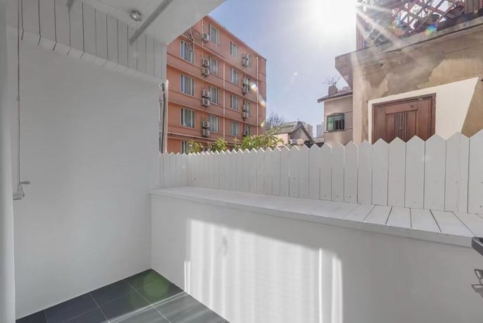 New decoration 1br/2living & balcony/oven @Jiashan Rd & Line 9/12