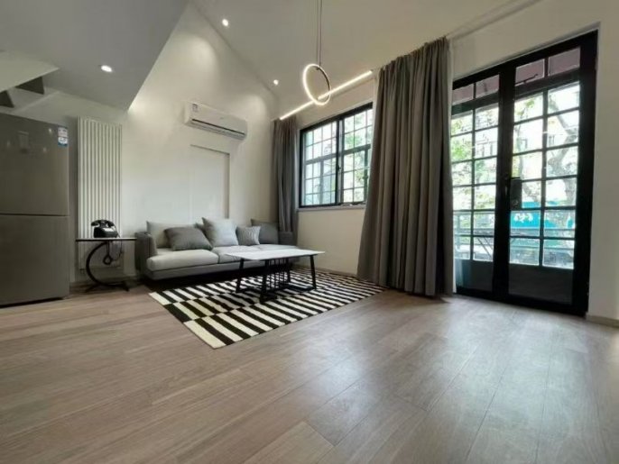 High ceiling 1br/2living & balcony/oven @W Nj Rd & Line 2/12/13