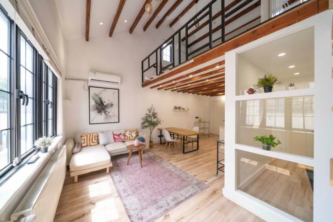 160sqm 3BR 3BA / beautiful decor w outdoor balcony / near Jiangsu rd