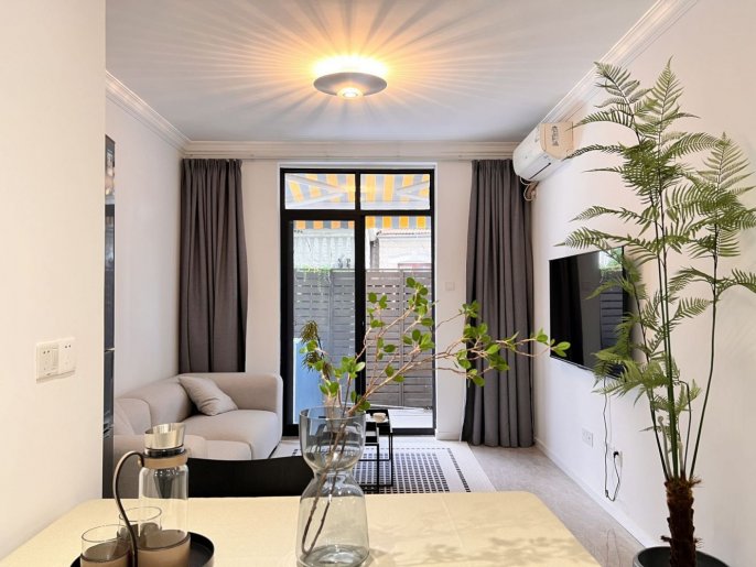 Well-decorated 1Br w. Patio JingAn Temple