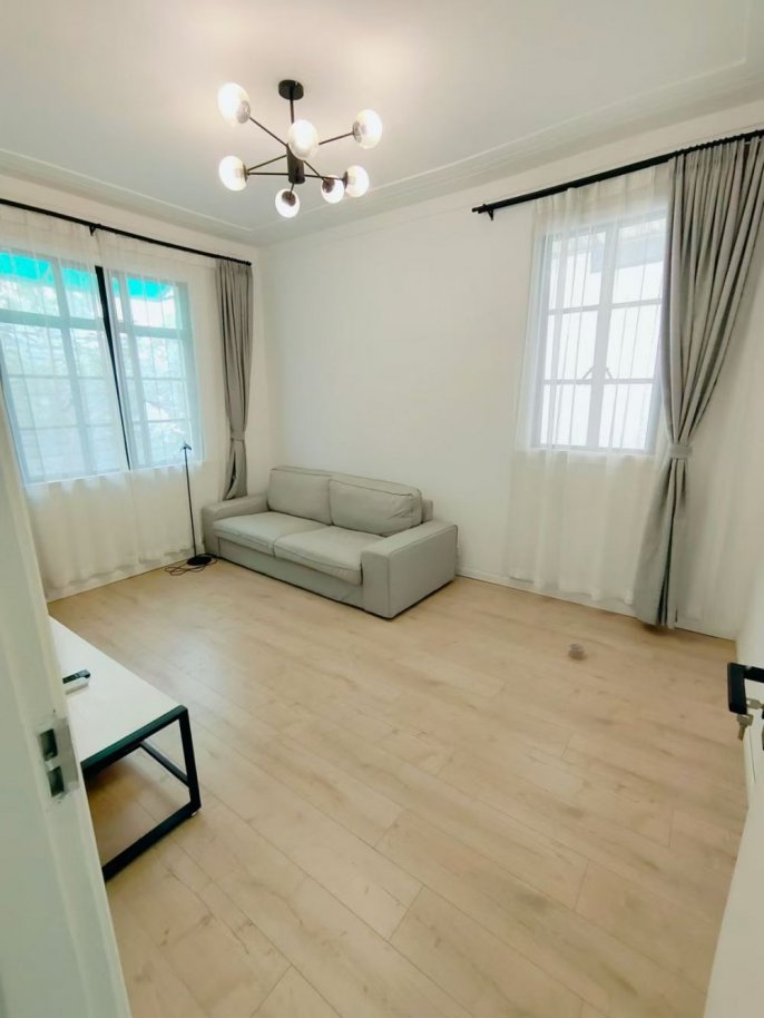 Centrally located duplex Apt MTR Changshu road