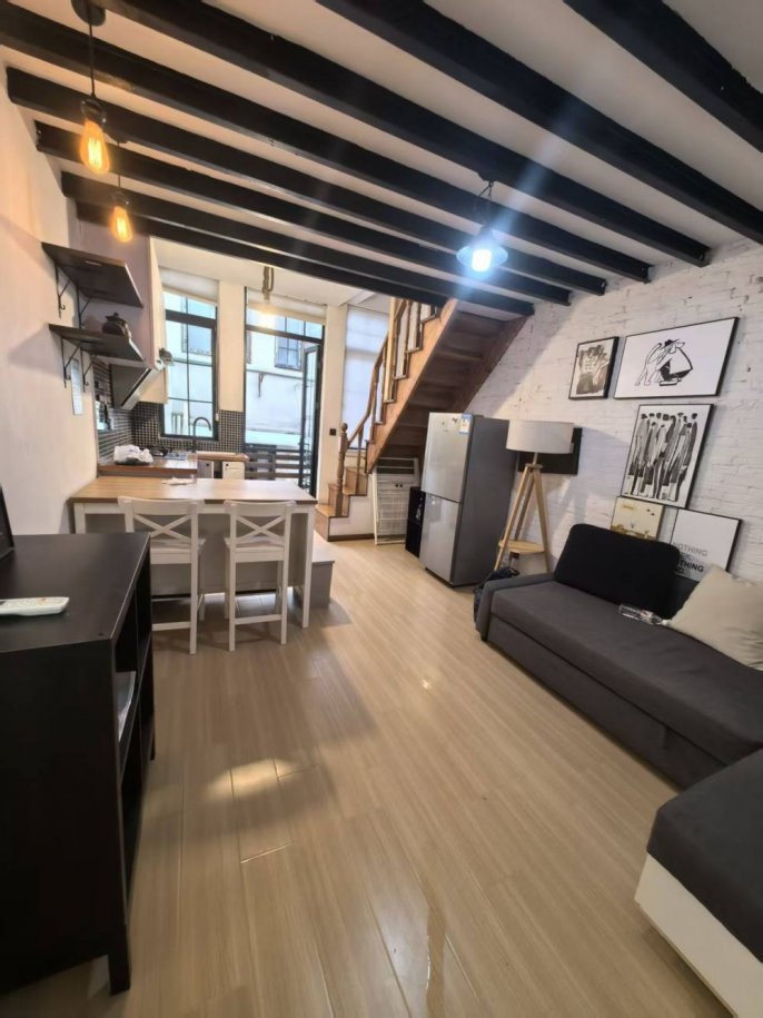 Cozy loft style lane house w/balcony