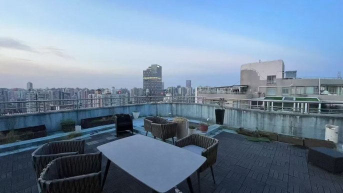 Brightly2brs1hath with elevator@jingan temple area