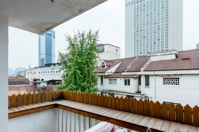 Spaciously one br with open balcony close to IAPM