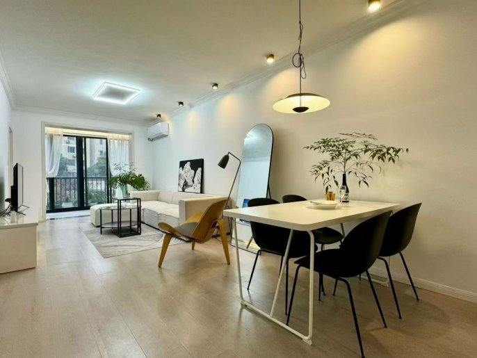 Good value2brs2baths with elavator in hongqiao rd