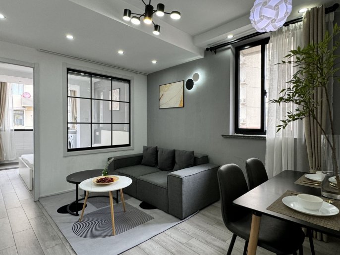 Nice&Bright 1br Apt +elevator | next to Jiangsu rd Mt L2/11 | 6.9K