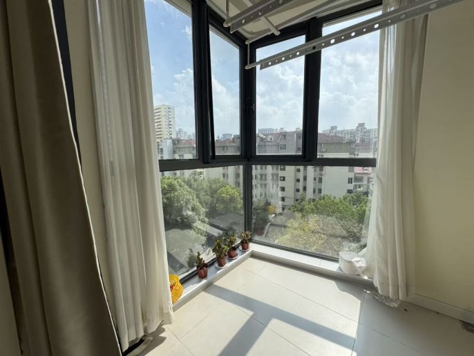 1br1lr1bath/high floor/bright/nice compound/close river