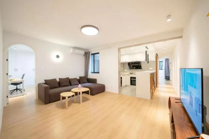 Jiangsu Rd, Good price 2br, Elevator, big storage space