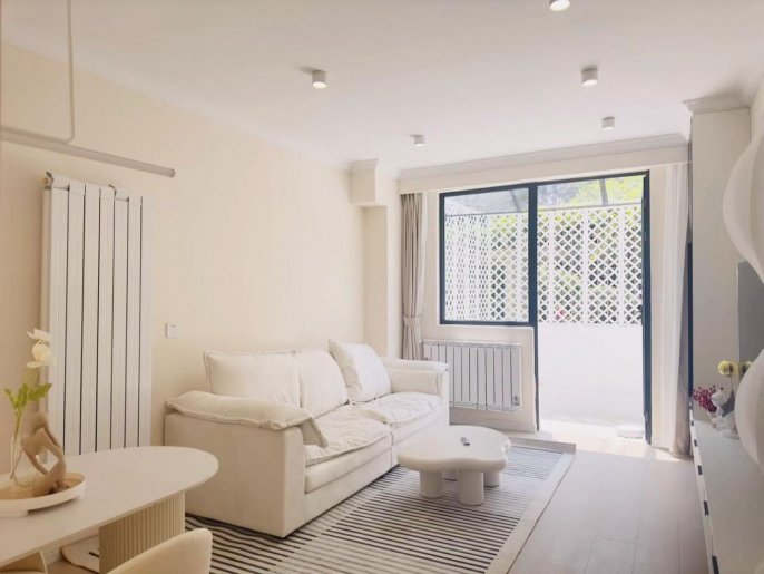 Spacious 1 br with big yard in Xuhui.easy to L 11/12 LongHua St.+ L 7/12 LongHua Rd(M) St.