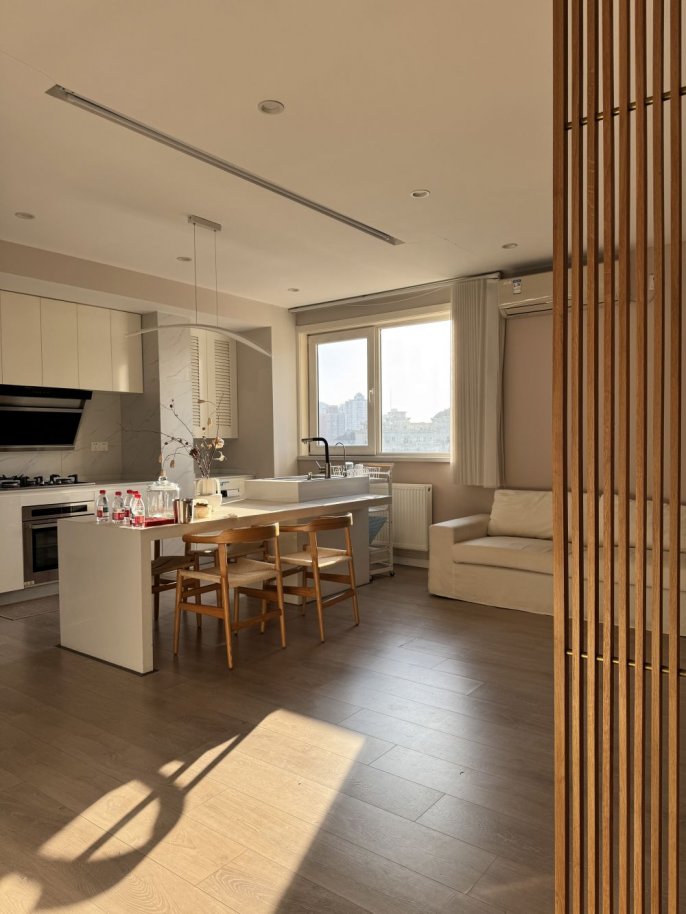 Modern & Sunny 2BR Apt + balcony+elevator | Jiaotong Univer. Metro L10/11