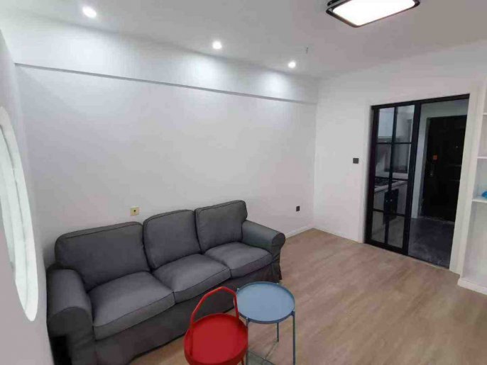 Changshou rd 1br 2lr@L7/13,elevator/brand furniture/nice location