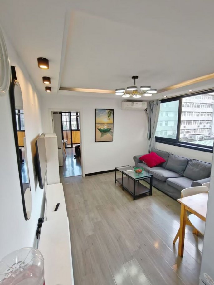 Jiangning rd station one bedroom