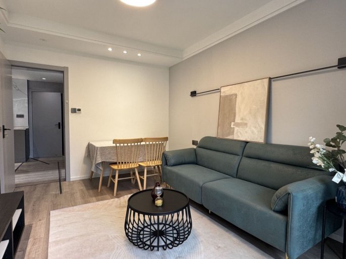 Zhongshan park station one bedroom