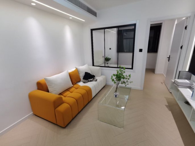 Zhongshan park station one bedroom