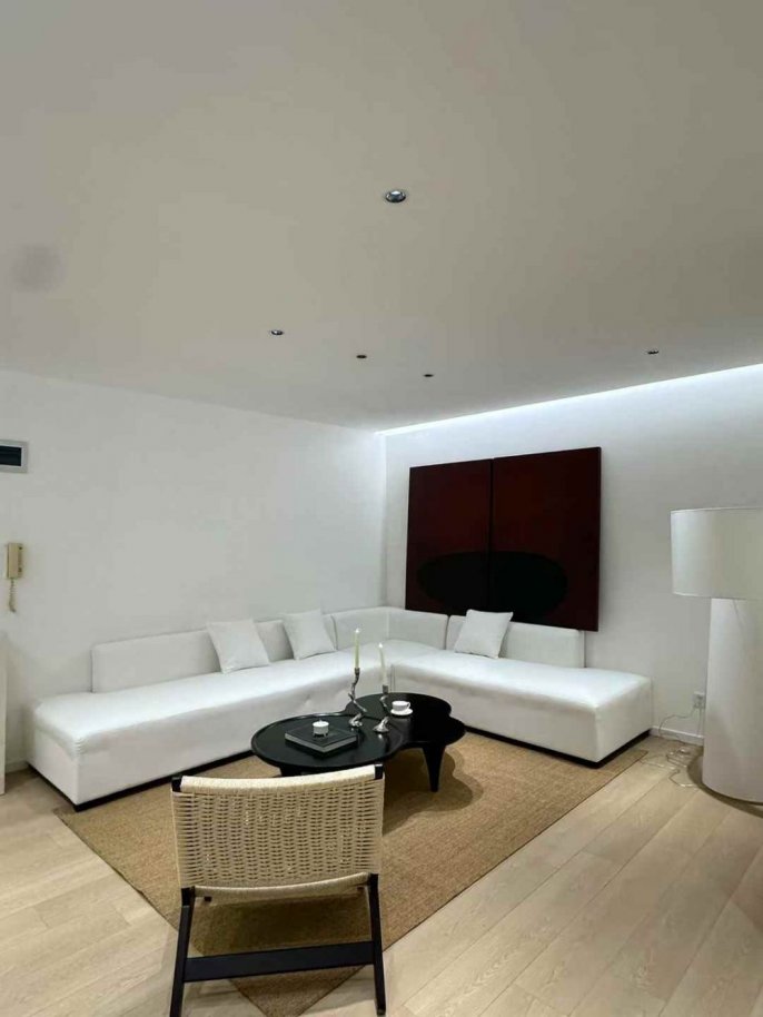 Caoxi rd/spacious 2br 2lr@L3,elevator/bright room/big living room