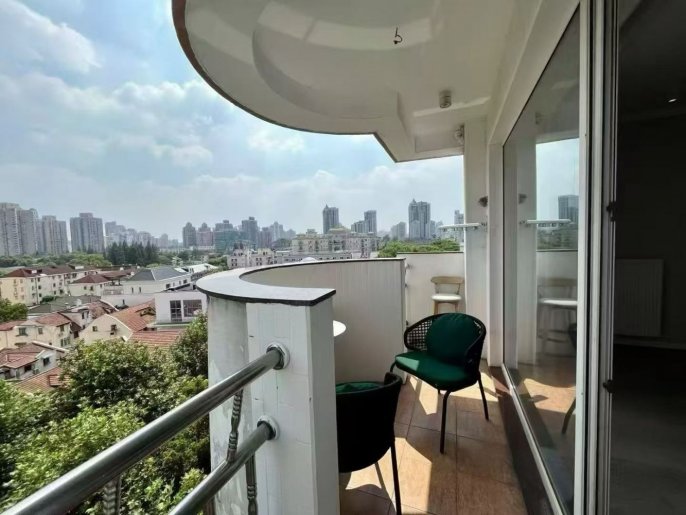 Xingguoyuan Elevator Building on Hunan Road, 2-bedroom with wall heating and 1 parking space