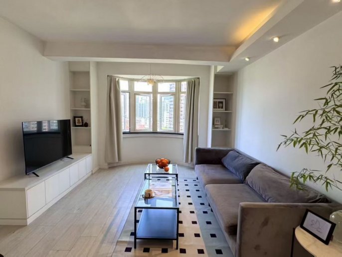 Spacious 2Br/2Lr/1Bt Close to L2/7/14 Jing’an Temple Station