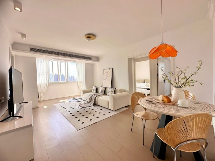 Elevator Spacious 2Br/2Lr/1Bt Close to L2/11 Jiangsu Rd Metro Station