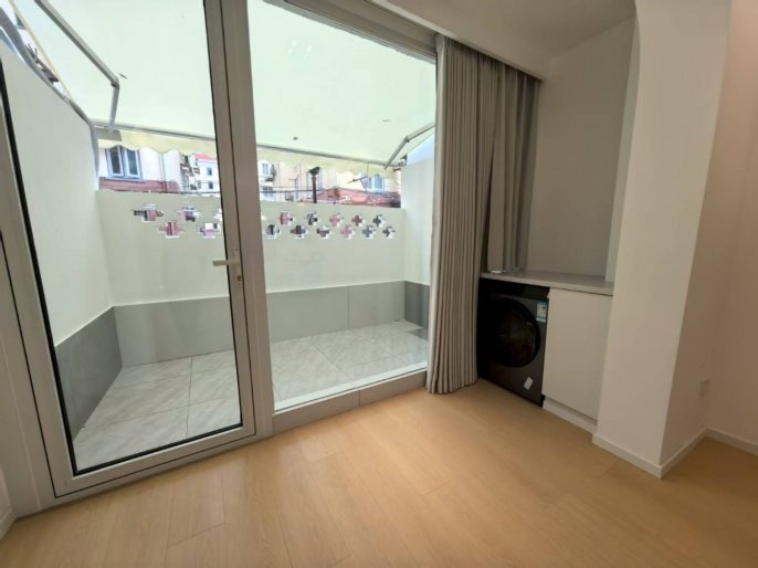 Jiangsu Rd Station 1Br with Yard Line2/11