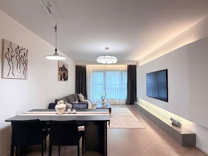 Changping Rd metro/3br2bt/central AC/floor heat/oven/free club/tennis court/pool