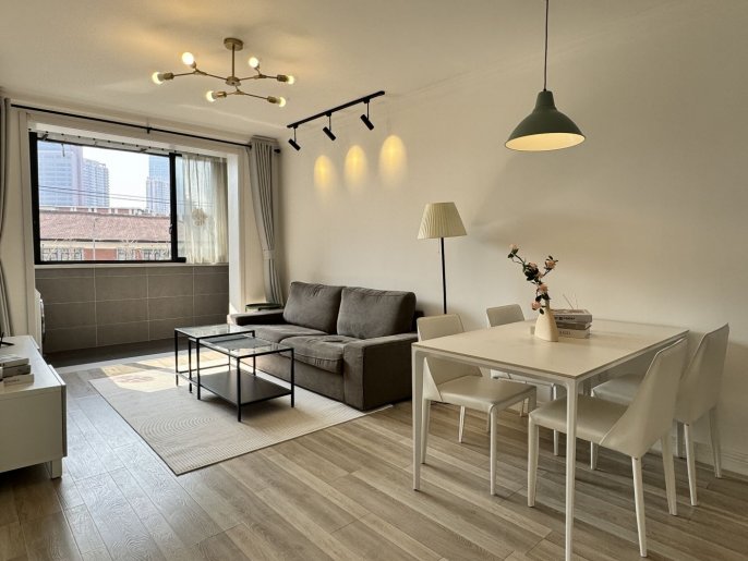 Modern 2Br +elevator | 0 distance to Jiaotong university L10/11