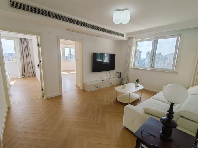 Modern & Bright 2 br with floor heating in Xuhui ,3 mins to L 11 SH Swimming center St.