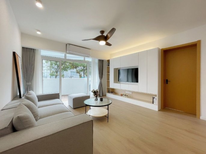 Nice 3Brm With AN Open Balcony Near Line 2 Loushanguan Rd