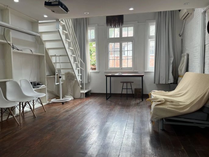 High ceiling Bright loft 1BR Shanxi(s) Rd 6.8k