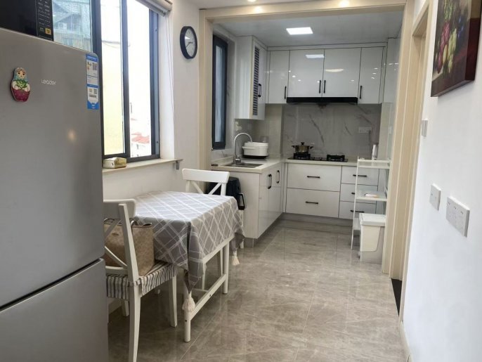 1BR with elevator near line 1/9/11 Xujiahui and line 7/9 Zhaojiabang Rd