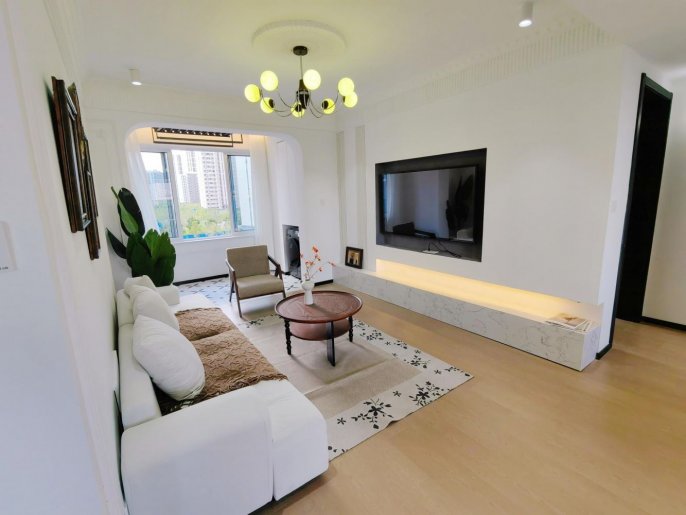 Unique style 3 br near New Bund ,PuDong ,easy to NYU shanghai. L 6/8/11